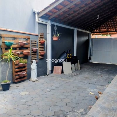 Casa com 218m², 6 quartos (sendo 2 suítes), 2 garagens, no bairro Campeche em Florianópolis