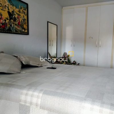 Casa com 218m², 6 quartos (sendo 2 suítes), 2 garagens, no bairro Campeche em Florianópolis