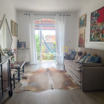 Casa com 218m², 6 quartos (sendo 2 suítes), 2 garagens, no bairro Campeche em Florianópolis
