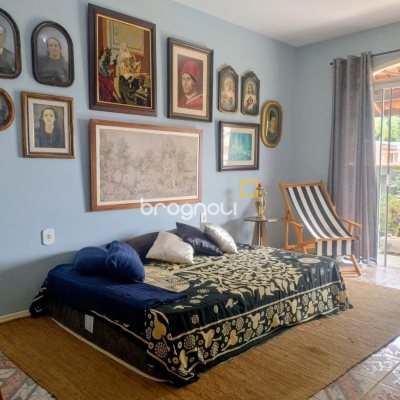 Casa com 218m², 6 quartos (sendo 2 suítes), 2 garagens, no bairro Campeche em Florianópolis