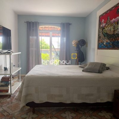 Casa com 218m², 6 quartos (sendo 2 suítes), 2 garagens, no bairro Campeche em Florianópolis