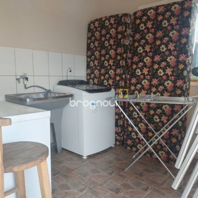 Casa com 218m², 6 quartos (sendo 2 suítes), 2 garagens, no bairro Campeche em Florianópolis
