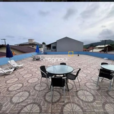 Casa com 218m², 6 quartos (sendo 2 suítes), 2 garagens, no bairro Campeche em Florianópolis