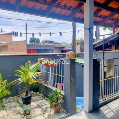 Casa com 218m², 6 quartos (sendo 2 suítes), 2 garagens, no bairro Campeche em Florianópolis