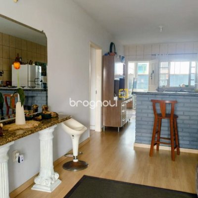 Casa com 218m², 6 quartos (sendo 2 suítes), 2 garagens, no bairro Campeche em Florianópolis