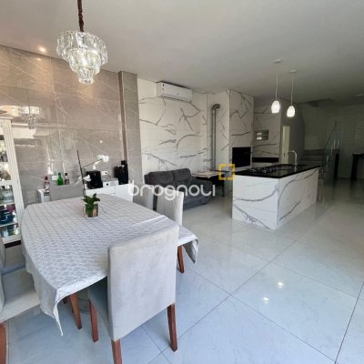 Casa com 220m², 5 garagens, no bairro Abraão em Florianópolis