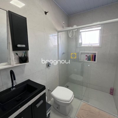 Casa com 220m², 5 garagens, no bairro Abraão em Florianópolis