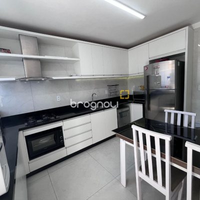 Casa com 220m², 5 garagens, no bairro Abraão em Florianópolis