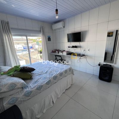 Casa com 220m², 5 garagens, no bairro Abraão em Florianópolis