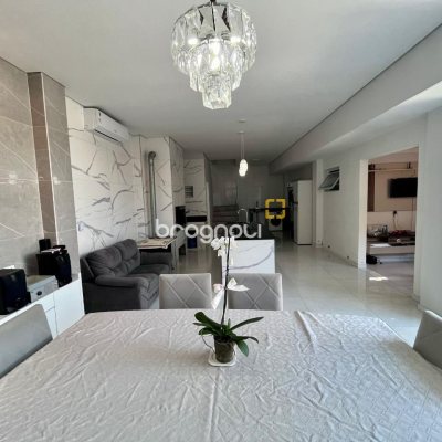 Casa com 220m², 5 garagens, no bairro Abraão em Florianópolis
