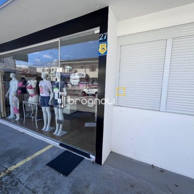Casa com 220m², 5 garagens, no bairro Abraão em Florianópolis