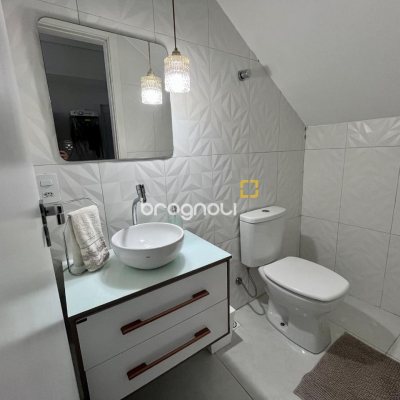 Casa com 220m², 5 garagens, no bairro Abraão em Florianópolis