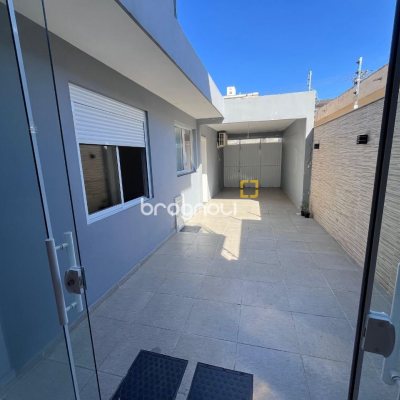Casa com 220m², 5 garagens, no bairro Abraão em Florianópolis