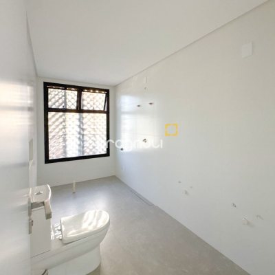 Apartamento com 148m², 3 quartos (sendo 3 suítes), 2 garagens, no bairro Jurerê em Florianópolis