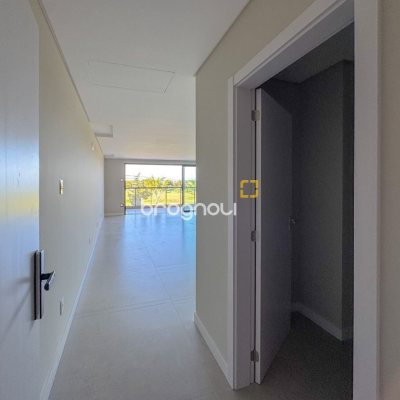 Apartamento com 148m², 3 quartos (sendo 3 suítes), 2 garagens, no bairro Jurerê em Florianópolis