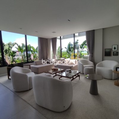 Apartamento com 148m², 3 quartos (sendo 3 suítes), 2 garagens, no bairro Jurerê em Florianópolis