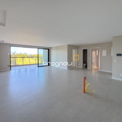 Apartamento com 148m², 3 quartos (sendo 3 suítes), 2 garagens, no bairro Jurerê em Florianópolis