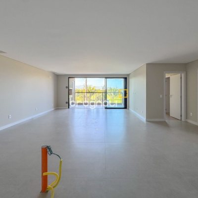 Apartamento com 148m², 3 quartos (sendo 3 suítes), 2 garagens, no bairro Jurerê em Florianópolis