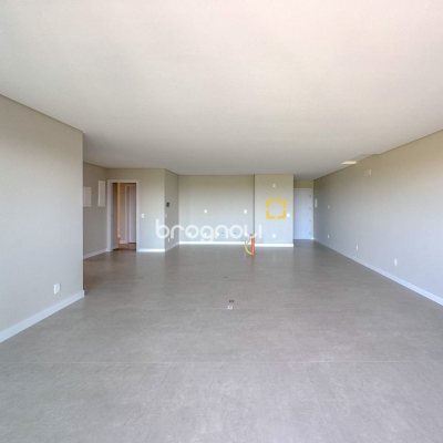 Apartamento com 148m², 3 quartos (sendo 3 suítes), 2 garagens, no bairro Jurerê em Florianópolis