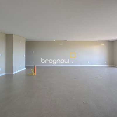 Apartamento com 148m², 3 quartos (sendo 3 suítes), 2 garagens, no bairro Jurerê em Florianópolis