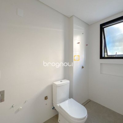 Apartamento com 148m², 3 quartos (sendo 3 suítes), 2 garagens, no bairro Jurerê em Florianópolis
