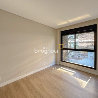 Apartamento com 148m², 3 quartos (sendo 3 suítes), 2 garagens, no bairro Jurerê em Florianópolis