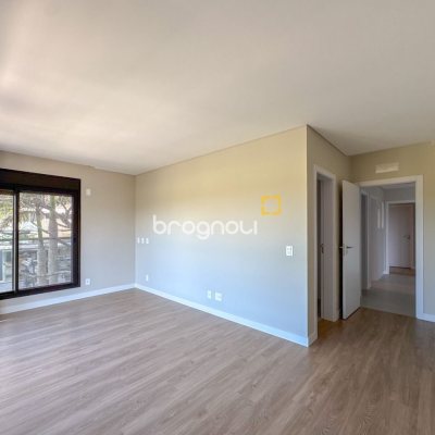 Apartamento com 148m², 3 quartos (sendo 3 suítes), 2 garagens, no bairro Jurerê em Florianópolis