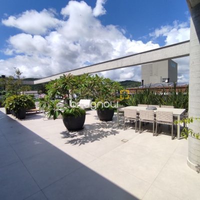 Apartamento com 148m², 3 quartos (sendo 3 suítes), 2 garagens, no bairro Jurerê em Florianópolis