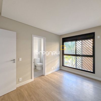 Apartamento com 148m², 3 quartos (sendo 3 suítes), 2 garagens, no bairro Jurerê em Florianópolis