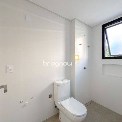 Apartamento com 148m², 3 quartos (sendo 3 suítes), 2 garagens, no bairro Jurerê em Florianópolis