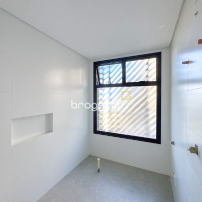 Apartamento com 148m², 3 quartos (sendo 3 suítes), 2 garagens, no bairro Jurerê em Florianópolis
