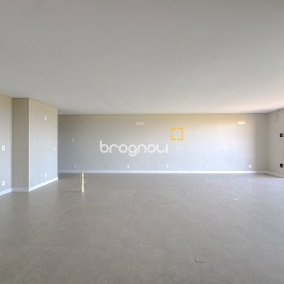 Apartamento com 148m², 3 quartos (sendo 3 suítes), 2 garagens, no bairro Jurerê em Florianópolis