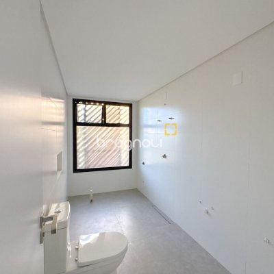 Apartamento com 148m², 3 quartos (sendo 3 suítes), 2 garagens, no bairro Jurerê em Florianópolis