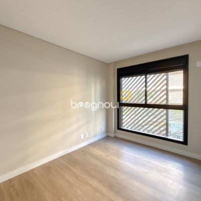 Apartamento com 148m², 3 quartos (sendo 3 suítes), 2 garagens, no bairro Jurerê em Florianópolis