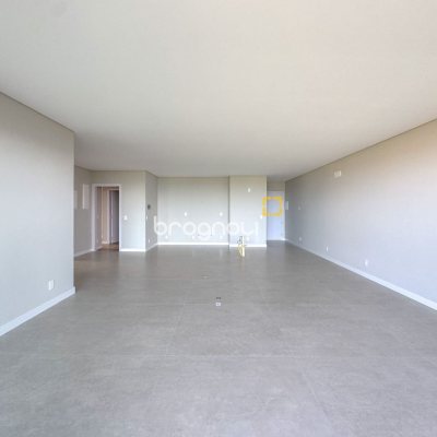 Apartamento com 148m², 3 quartos (sendo 3 suítes), 2 garagens, no bairro Jurerê em Florianópolis