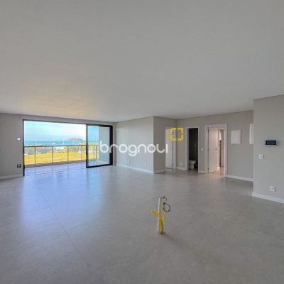 Apartamento com 148m², 3 quartos (sendo 3 suítes), 2 garagens, no bairro Jurerê em Florianópolis