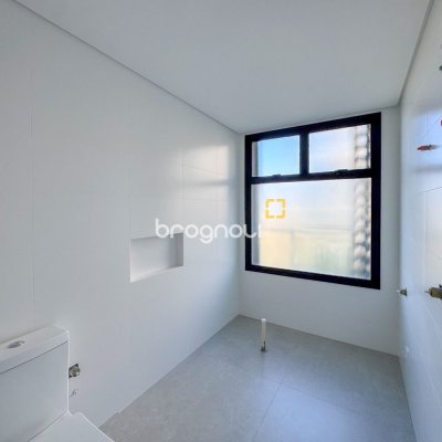 Apartamento com 148m², 3 quartos (sendo 3 suítes), 2 garagens, no bairro Jurerê em Florianópolis
