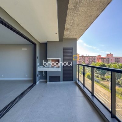 Apartamento com 148m², 3 quartos (sendo 3 suítes), 2 garagens, no bairro Jurerê em Florianópolis