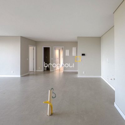 Apartamento com 148m², 3 quartos (sendo 3 suítes), 2 garagens, no bairro Jurerê em Florianópolis