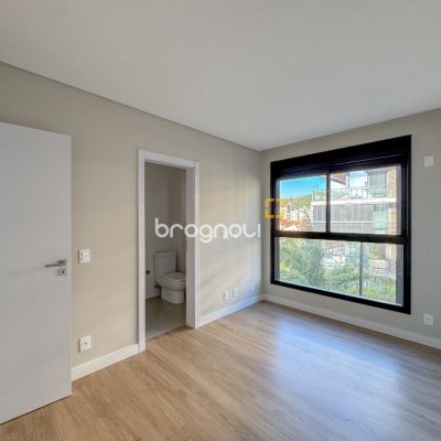 Apartamento com 148m², 3 quartos (sendo 3 suítes), 2 garagens, no bairro Jurerê em Florianópolis