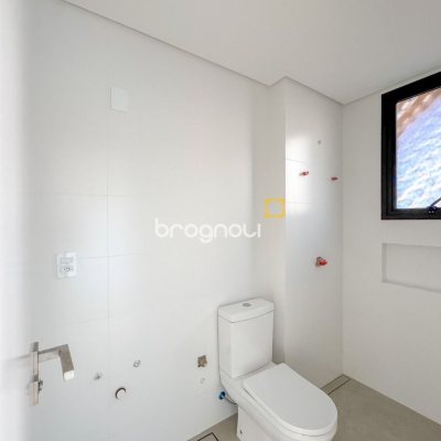 Apartamento com 148m², 3 quartos (sendo 3 suítes), 2 garagens, no bairro Jurerê em Florianópolis