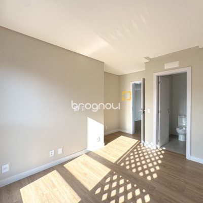 Apartamento com 236m², 3 quartos (sendo 3 suítes), 2 garagens, no bairro Jurerê em Florianópolis