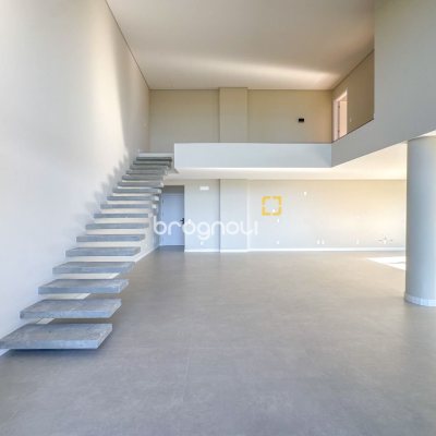 Apartamento com 236m², 3 quartos (sendo 3 suítes), 2 garagens, no bairro Jurerê em Florianópolis