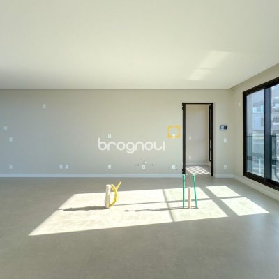 Apartamento com 236m², 3 quartos (sendo 3 suítes), 2 garagens, no bairro Jurerê em Florianópolis