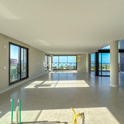 Apartamento com 236m², 3 quartos (sendo 3 suítes), 2 garagens, no bairro Jurerê em Florianópolis