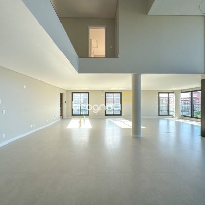 Apartamento com 236m², 3 quartos (sendo 3 suítes), 2 garagens, no bairro Jurerê em Florianópolis