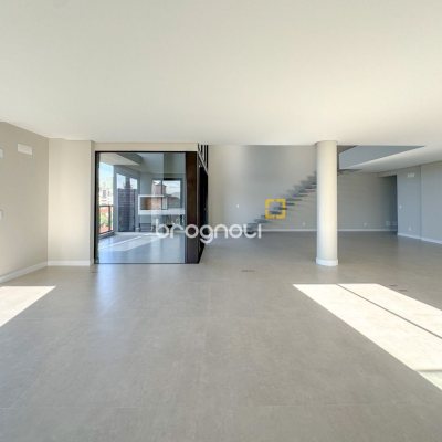 Apartamento com 236m², 3 quartos (sendo 3 suítes), 2 garagens, no bairro Jurerê em Florianópolis