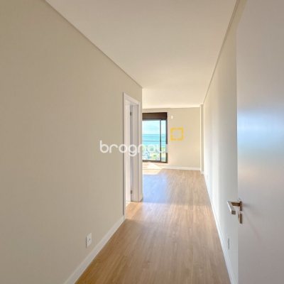 Apartamento com 236m², 3 quartos (sendo 3 suítes), 2 garagens, no bairro Jurerê em Florianópolis