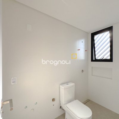 Apartamento com 236m², 3 quartos (sendo 3 suítes), 2 garagens, no bairro Jurerê em Florianópolis