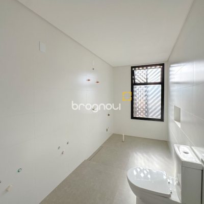 Apartamento com 236m², 3 quartos (sendo 3 suítes), 2 garagens, no bairro Jurerê em Florianópolis